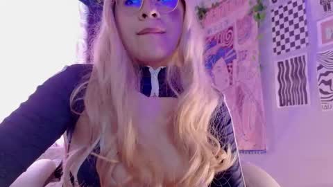 Snapshot of peach69love chatting on January 2026 06:44:02 PM P E A C H online show from January 2026 06:44:02 PM