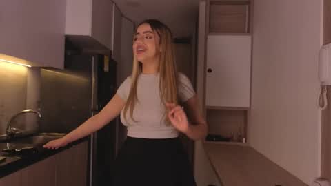 Snapshot of peach_heart chatting on October 2025 03:20:01 PM Ema online show from October 2025 03:20:01 PM