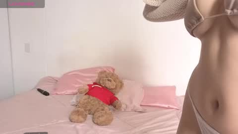 Snapshot of peach_heart chatting on October 2025 03:25:01 PM Ema online show from October 2025 03:25:01 PM