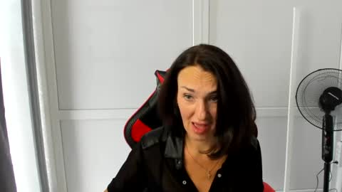 Christina online show from June 2026 09:36:01 AM