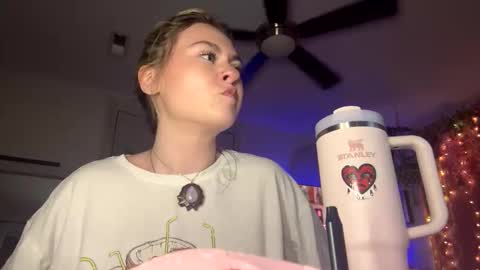 peachesncreampiezz online show from May 2026 02:40:02 AM