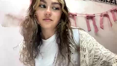 peachesncreampiezz online show from May 2026 08:46:01 PM