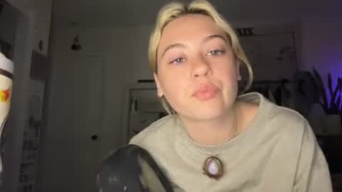 peachesncreampiezz online show from June 2026 05:38:02 AM