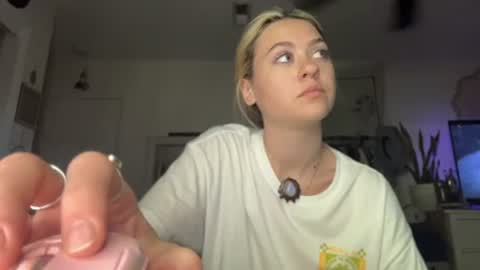 peachesncreampiezz online show from June 2026 10:01:02 PM