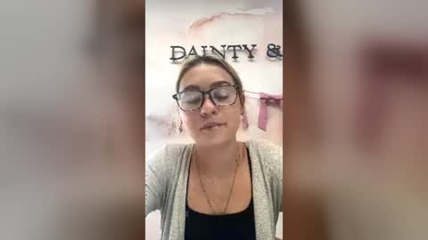 peachesncreampiezz online show from June 2026 05:45:01 PM