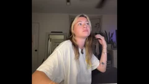 peachesncreampiezz online show from July 2026 01:34:01 AM