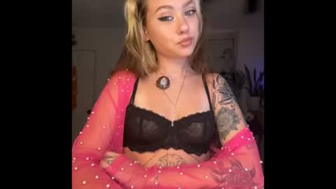 peachesncreampiezz online show from July 2026 02:38:02 AM