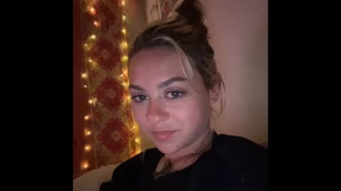 peachesncreampiezz online show from July 2026 06:27:01 AM