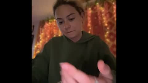 peachesncreampiezz online show from July 2026 10:04:01 PM