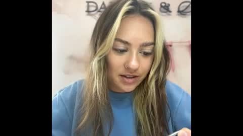 peachesncreampiezz online show from July 2026 04:45:01 PM