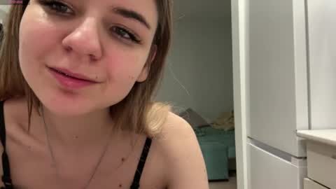 Snapshot of peachy_keens chatting on April 2026 06:05:01 PM Peachy online show from April 2026 06:05:01 PM
