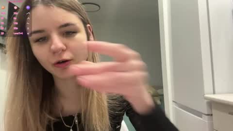 Snapshot of peachy_keens chatting on April 2026 04:57:02 PM Peachy online show from April 2026 04:57:02 PM