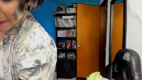 Tangerine Penaut online show from October 2025 11:24:02 PM