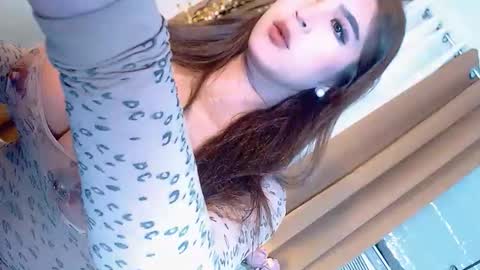 pearldenis online show from March 2026 12:20:01 PM