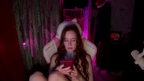 Snapshot of pearlprincess_ chatting on December 2025 09:11:01 PM Adelina online show from December 2025 09:11:01 PM