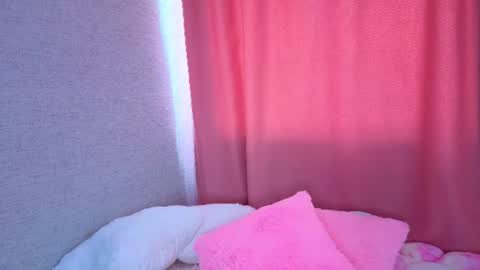 pearly_peach_ online show from June 2026 09:14:01 AM