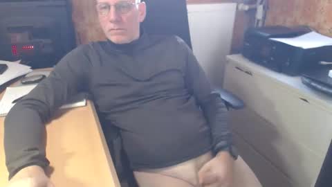 Snapshot of pemue65 chatting on November 2025 12:44:02 PM Pemue65 online show from November 2025 12:44:02 PM