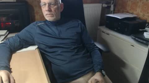 Snapshot of pemue65 chatting on November 2025 07:44:02 AM Pemue65 online show from November 2025 07:44:02 AM