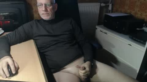 Snapshot of pemue65 chatting on December 2025 07:24:01 AM Pemue65 online show from December 2025 07:24:01 AM