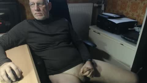 Snapshot of pemue65 chatting on December 2025 07:58:01 AM Pemue65 online show from December 2025 07:58:01 AM