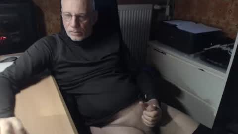 Snapshot of pemue65 chatting on March 2026 05:44:01 AM Pemue65 online show from March 2026 05:44:01 AM