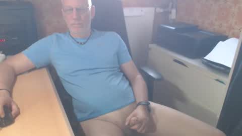 Snapshot of pemue65 chatting on May 2026 04:32:02 AM Pemue65 online show from May 2026 04:32:02 AM