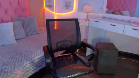 peneelopeecute online show from July 2026 09:33:01 PM