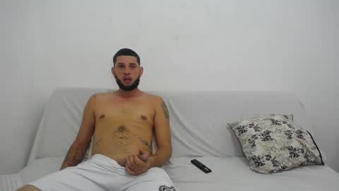 independent model online show from May 2026 04:40:01 AM