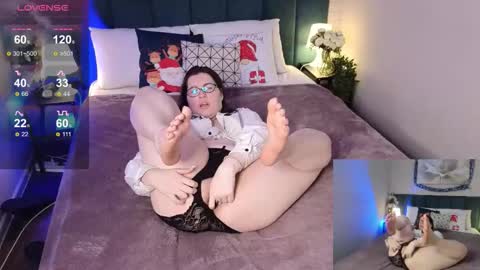 Snapshot of peneloppa_star chatting on December 2025 09:32:02 PM Hi Im Peneloppa online show from December 2025 09:32:02 PM