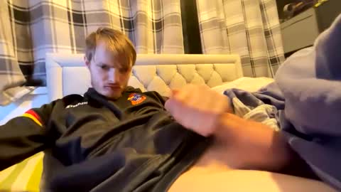 Snapshot of penguin666778 chatting on February 2026 11:12:02 PM Penguin online show from February 2026 11:12:02 PM