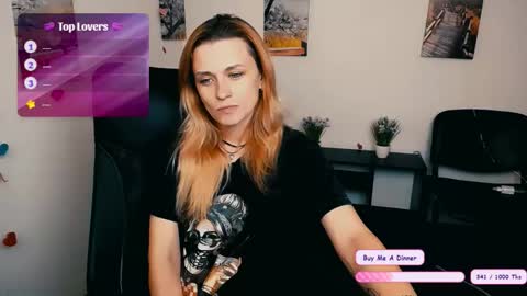 Mia online show from November 2025 07:41:02 AM