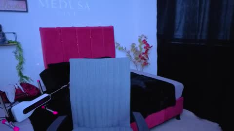 pequitasmedusa9 online show from October 2025 07:55:01 PM