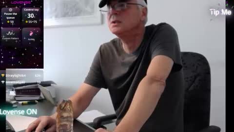 Snapshot of perdill chatting on November 2025 12:16:02 PM Mr Pondaro online show from November 2025 12:16:02 PM