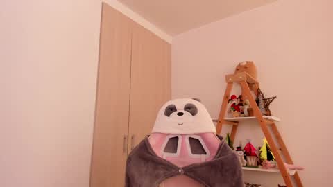 Sarah Ana Banana online show from December 2024 02:27:01 PM