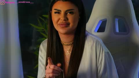 Dee online show from December 2024 01:06:01 PM