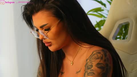 Dee online show from March 2025 01:25:02 PM