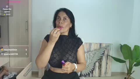 Snapshot of perla_hot4u chatting on March 2026 12:14:01 AM online show from March 2026 12:14:01 AM