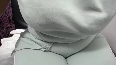  Linda  online show from February 2026 01:48:01 PM