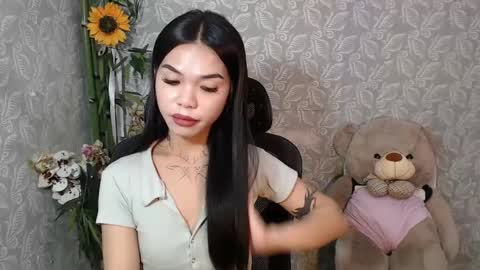 Snapshot of petite_angelx chatting on March 2025 01:29:02 PM angel online show from March 2025 01:29:02 PM