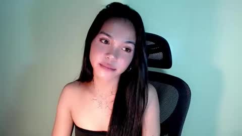 Snapshot of petite_angelx chatting on September 2025 11:12:01 AM angel online show from September 2025 11:12:01 AM