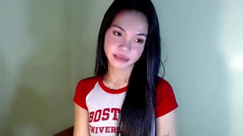 Snapshot of petite_angelx chatting on October 2025 11:47:01 PM angel online show from October 2025 11:47:01 PM