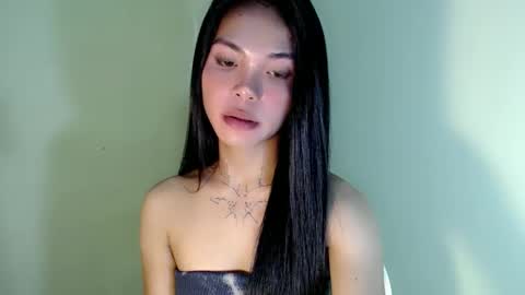 Snapshot of petite_angelx chatting on October 2025 01:03:02 PM angel online show from October 2025 01:03:02 PM