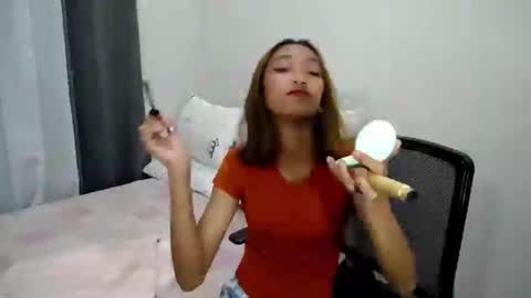 Snapshot of petite_ladysnake chatting on December 2024 12:28:02 PM Jan online show from December 2024 12:28:02 PM