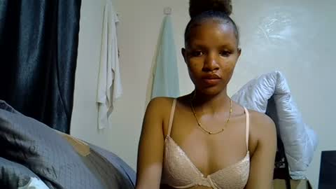 petite_melinda online show from June 2026 12:32:02 AM