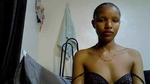 petite_melinda online show from June 2026 04:21:02 PM