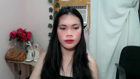Snapshot of petite_pauline chatting on January 2026 09:14:02 AM petite_pauline online show from January 2026 09:14:02 AM