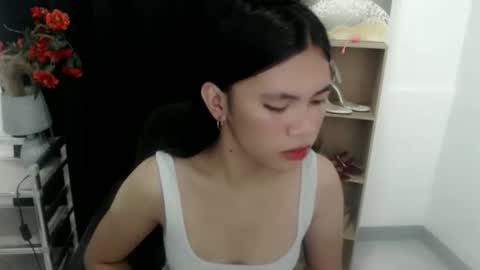Snapshot of petite_pauline chatting on February 2026 06:55:02 PM petite_pauline online show from February 2026 06:55:02 PM