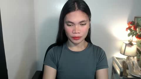 Snapshot of petite_pauline chatting on February 2026 10:27:01 AM petite_pauline online show from February 2026 10:27:01 AM