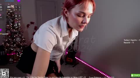 Snapshot of petitebrat chatting on December 2024 01:43:01 AM PiperAvery online show from December 2024 01:43:01 AM