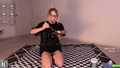 PiperAvery online show from November 2025 08:52:02 PM